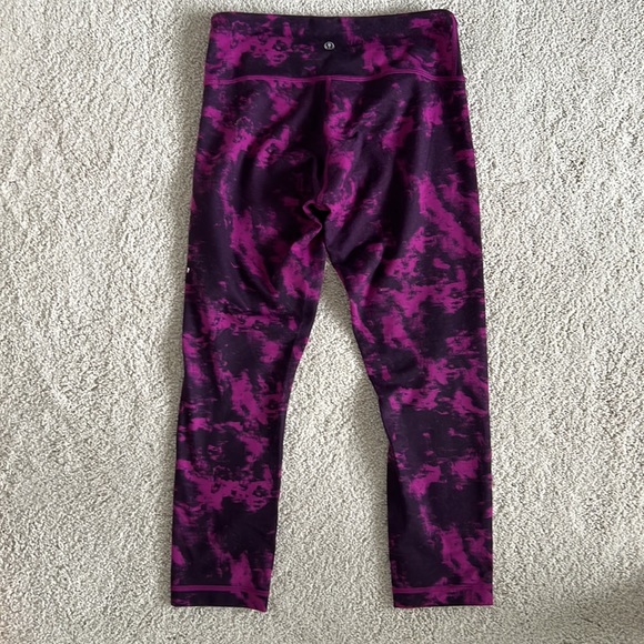 Lululemon crop leggings. Size 4. - Picture 3 of 4